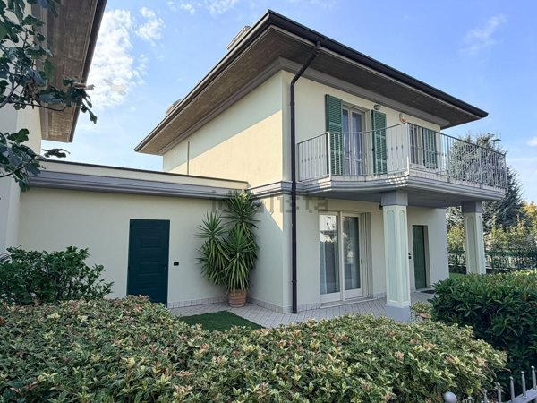 casa indipendente in vendita a Castrezzato in zona Bargnana