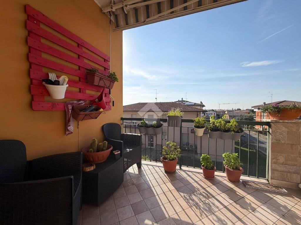 appartamento in vendita a Castrezzato in zona Bargnana