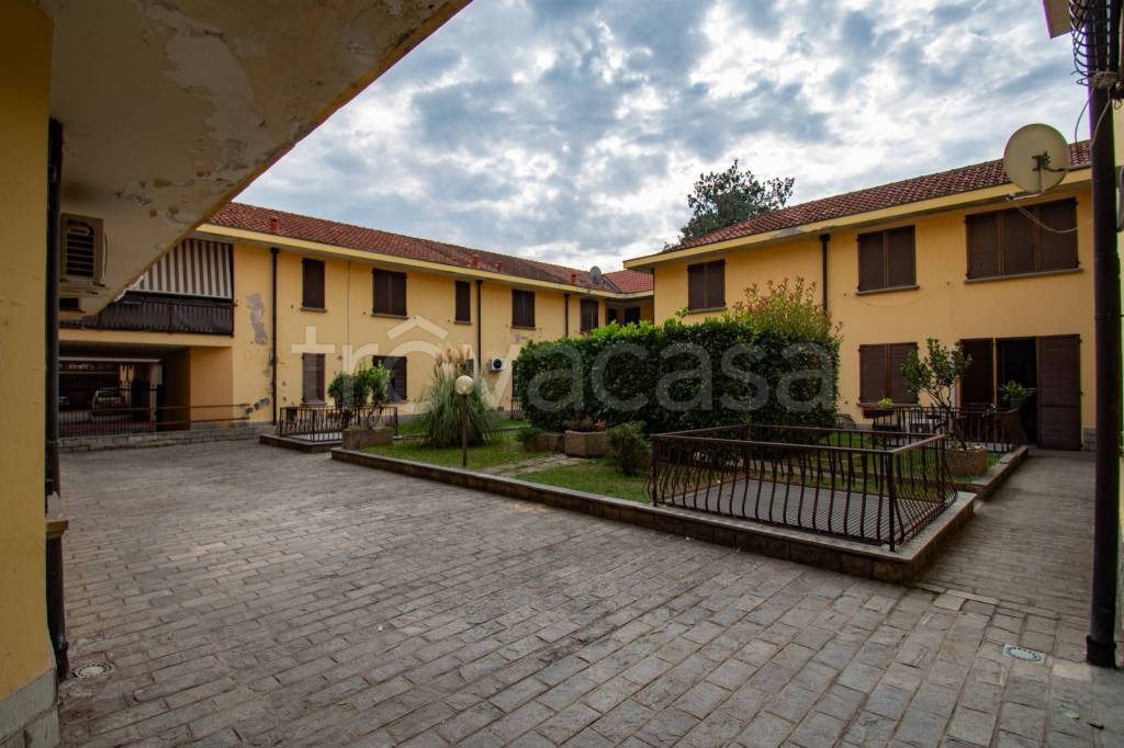 appartamento in vendita a Castrezzato in zona Bargnana