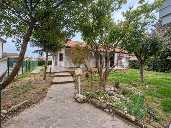 casa indipendente in vendita a Castrezzato in zona Bargnana
