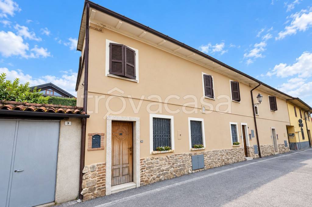 casa indipendente in vendita a Castrezzato in zona Bargnana