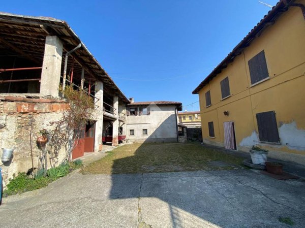 appartamento in vendita a Cazzago San Martino in zona Calino