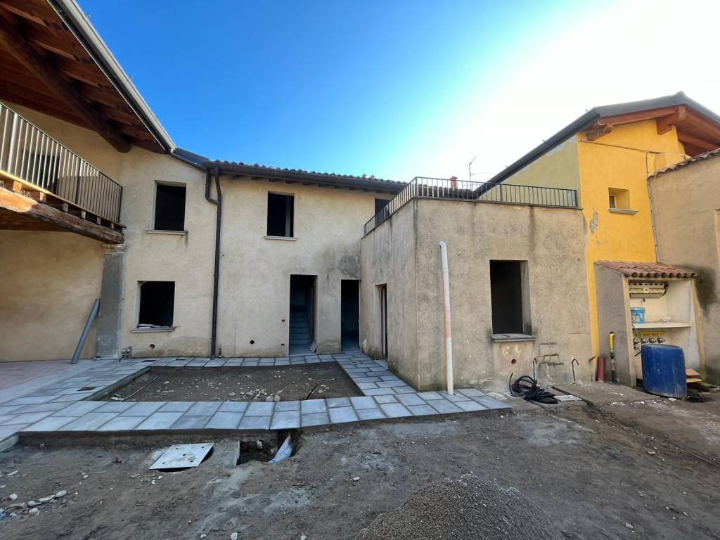 casa indipendente in vendita a Cazzago San Martino in zona Calino