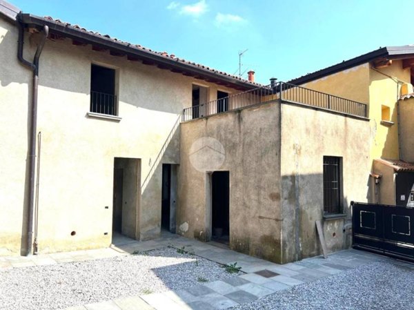 casa indipendente in vendita a Cazzago San Martino in zona Calino