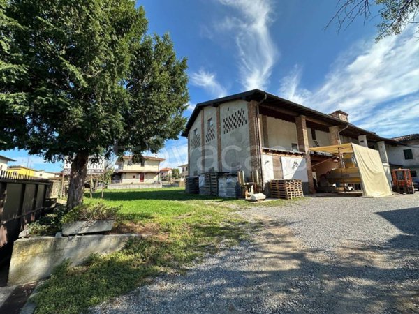 negozio in vendita a Cazzago San Martino