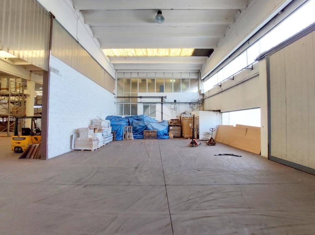 locale commerciale in vendita a Cazzago San Martino
