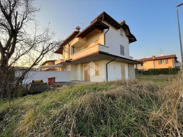 casa indipendente in vendita a Cazzago San Martino in zona Calino