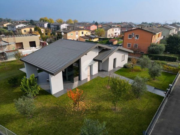 casa indipendente in vendita a Cazzago San Martino in zona Bornato