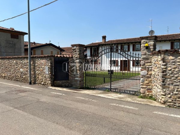 casa indipendente in vendita a Cazzago San Martino in zona Bornato
