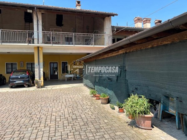 casa indipendente in vendita a Cazzago San Martino in zona Bornato