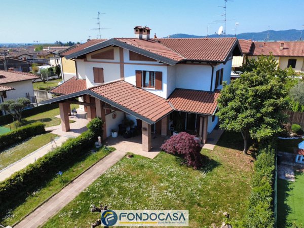casa indipendente in vendita a Cazzago San Martino in zona Calino