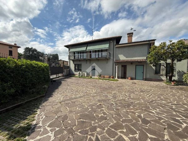 casa indipendente in vendita a Cazzago San Martino in zona Calino
