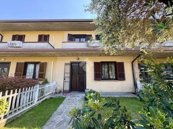 casa indipendente in vendita a Cazzago San Martino in zona Calino