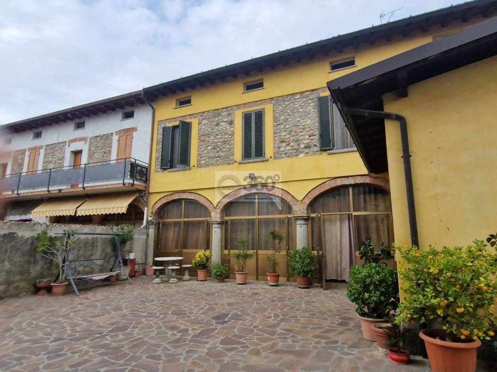 casa indipendente in vendita a Cazzago San Martino in zona Costa