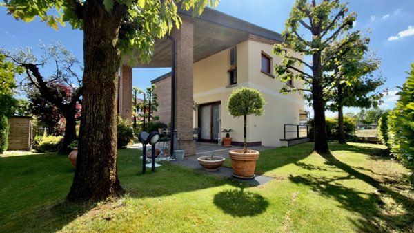 casa indipendente in vendita a Cazzago San Martino in zona Bornato