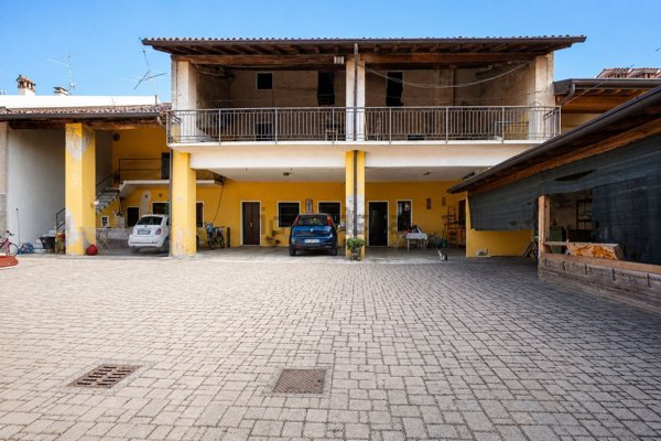 pentavano in vendita a Cazzago San Martino in zona Pedrocca