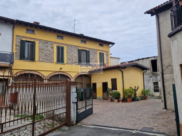 appartamento in vendita a Cazzago San Martino in zona Bornato
