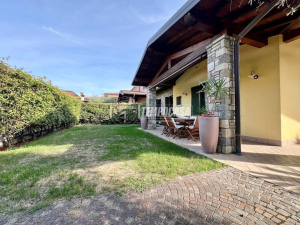casa indipendente in vendita a Cazzago San Martino in zona Calino