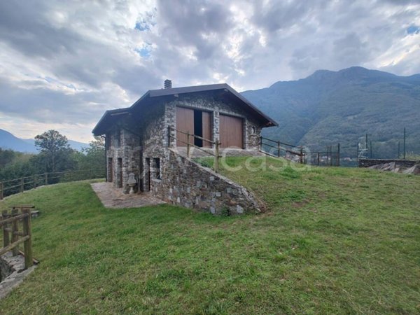 casa indipendente in vendita a Cedegolo in zona Grevo