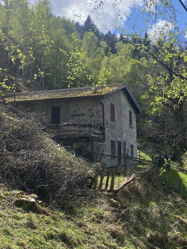 appartamento in vendita a Cedegolo in zona Grevo