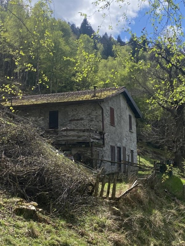 appartamento in vendita a Cedegolo in zona Grevo