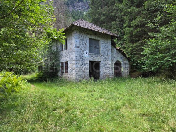 locale commerciale in vendita a Cedegolo