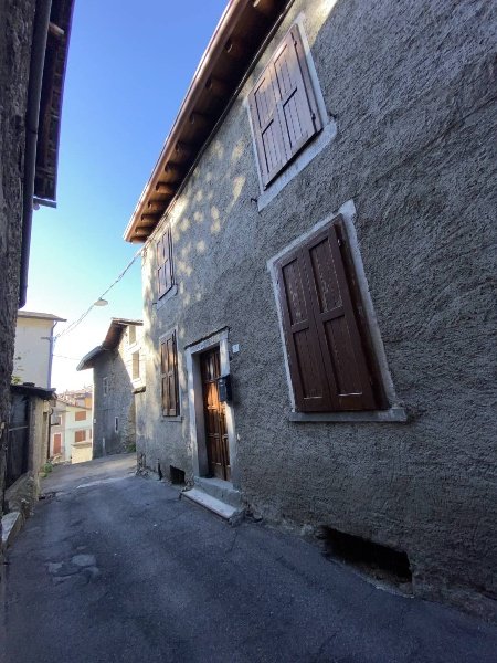 casa indipendente in vendita a Cedegolo in zona Grevo