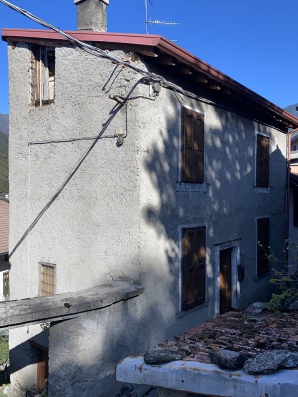 casa indipendente in vendita a Cedegolo in zona Grevo
