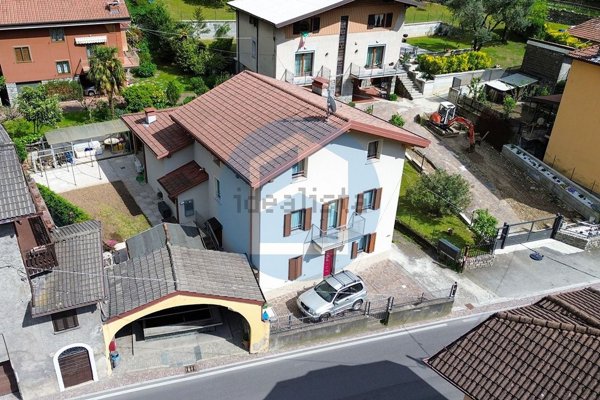 casa indipendente in vendita a Cedegolo