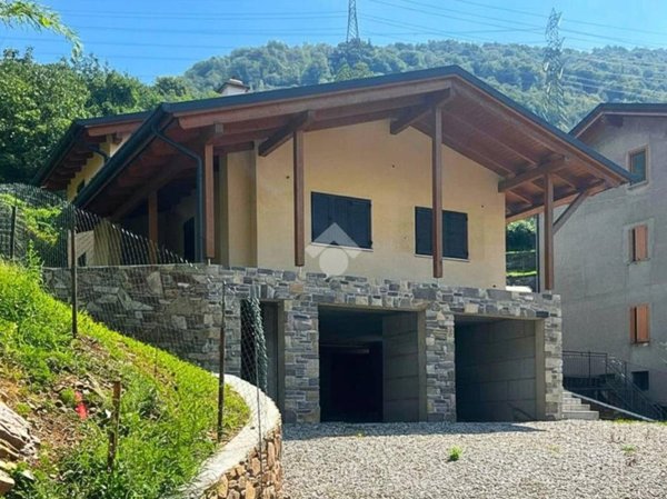 casa indipendente in vendita a Cedegolo in zona Grevo
