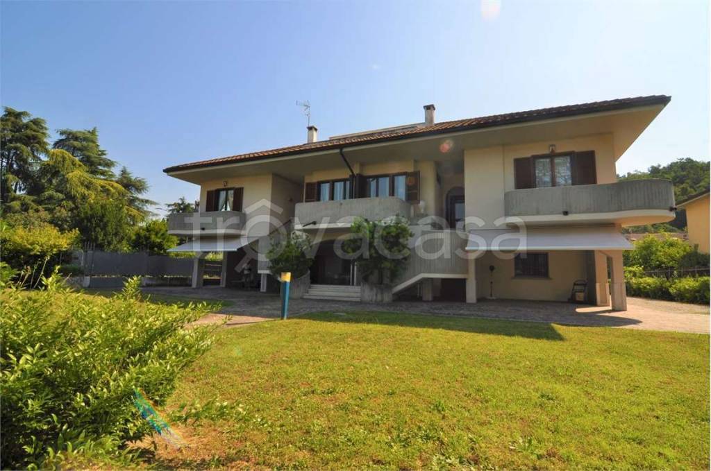 casa indipendente in vendita a Cellatica in zona Fantasina