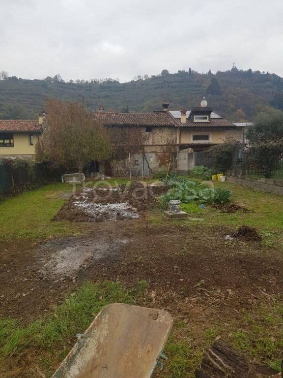casa indipendente in vendita a Cellatica