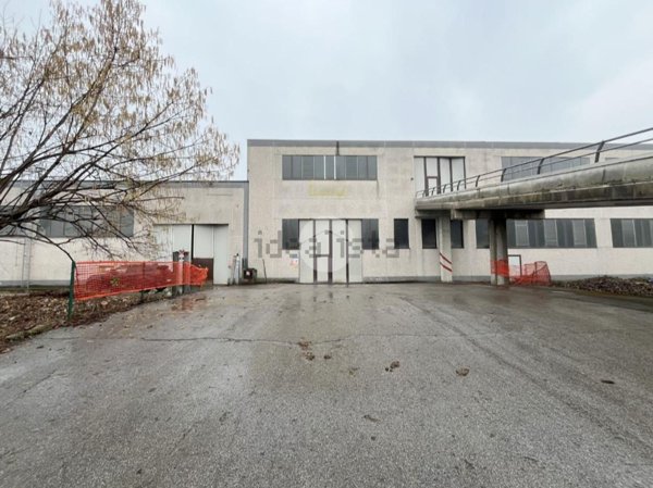 capannone in vendita a Cellatica