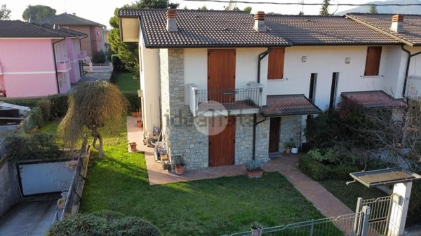 casa indipendente in vendita a Cellatica in zona Fantasina
