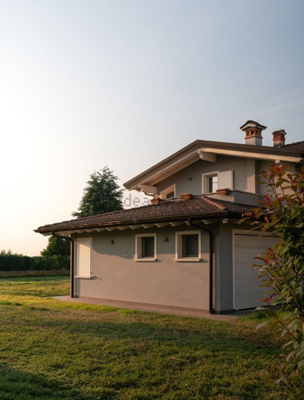 casa indipendente in vendita a Cellatica