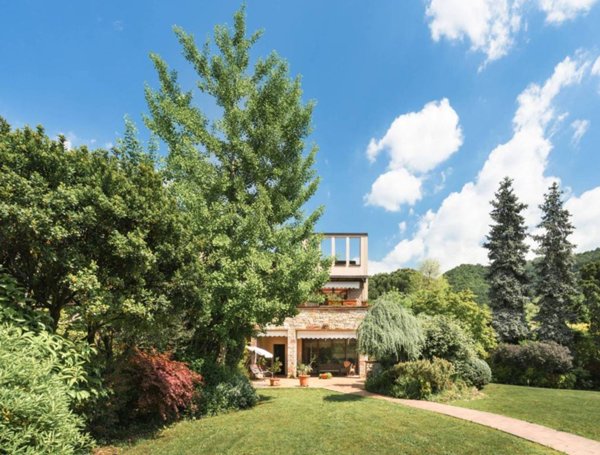 casa indipendente in vendita a Cellatica in zona Fantasina