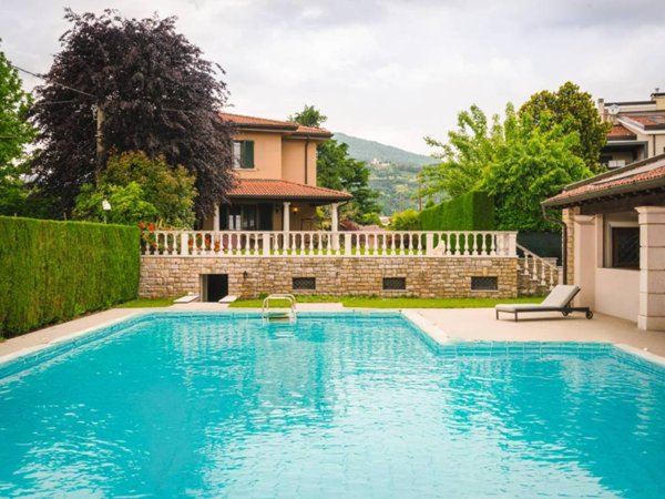 casa indipendente in vendita a Cellatica in zona Fantasina