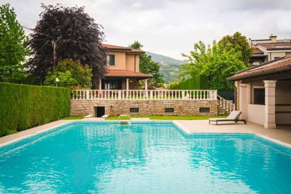 casa indipendente in vendita a Cellatica in zona Fantasina