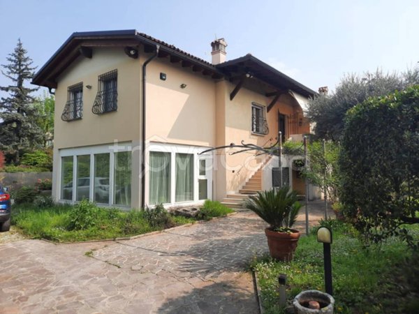 casa indipendente in vendita a Cellatica in zona Fantasina