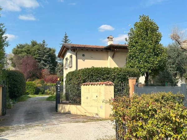 casa indipendente in vendita a Cellatica in zona Fantasina