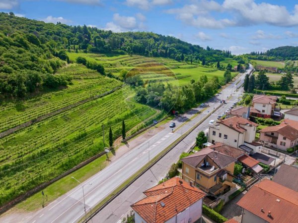 appartamento in vendita a Cellatica in zona Fantasina