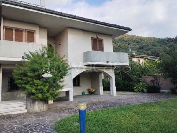 casa indipendente in vendita a Cellatica in zona Fantasina