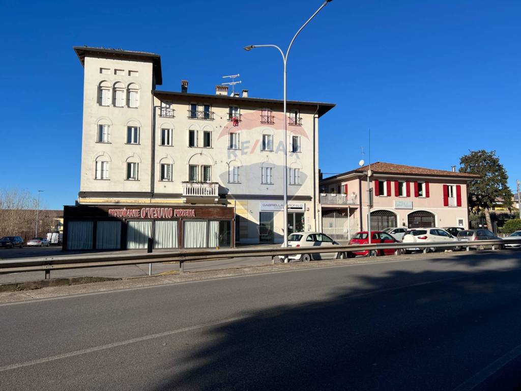 negozio in vendita a Cellatica in zona Fantasina