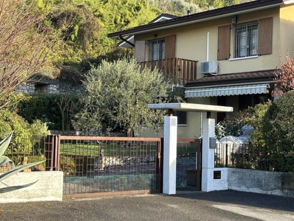 casa indipendente in vendita a Cellatica