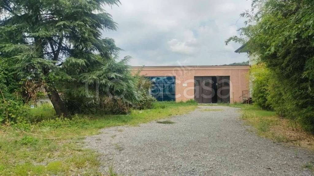 locale commerciale in vendita a Cellatica