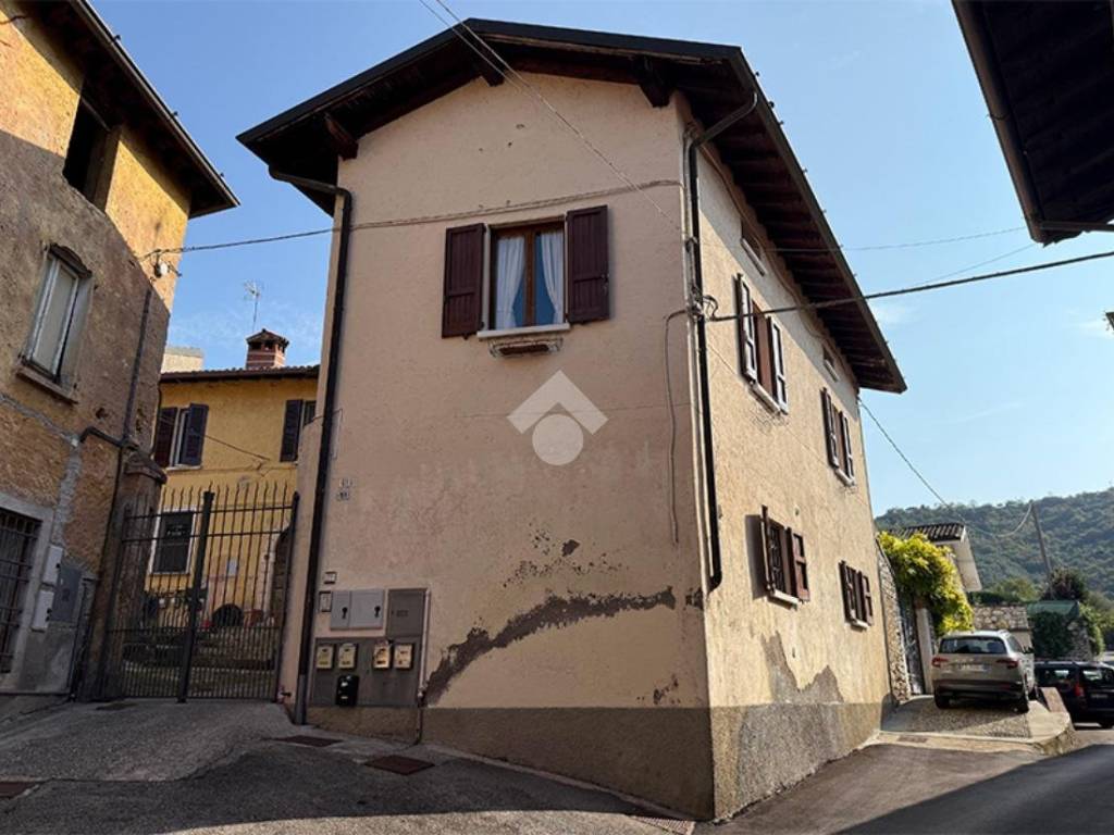 casa indipendente in vendita a Cellatica