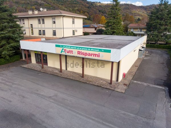 locale commerciale in vendita a Cellatica