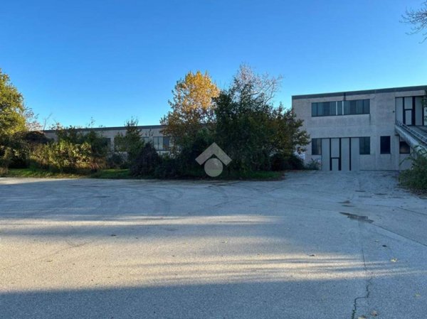 capannone in vendita a Cellatica