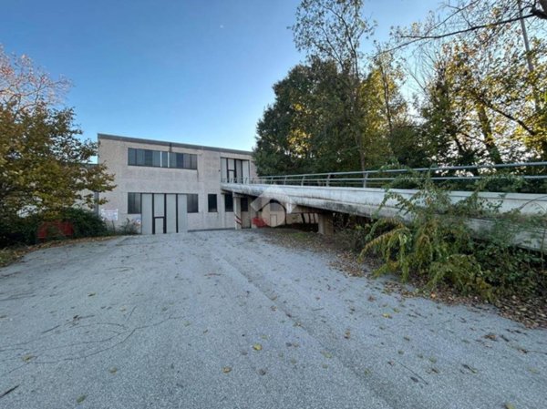 capannone in vendita a Cellatica