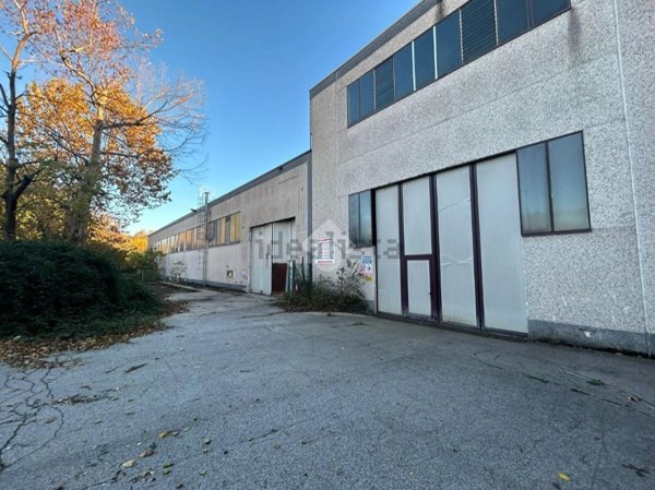 capannone in vendita a Cellatica